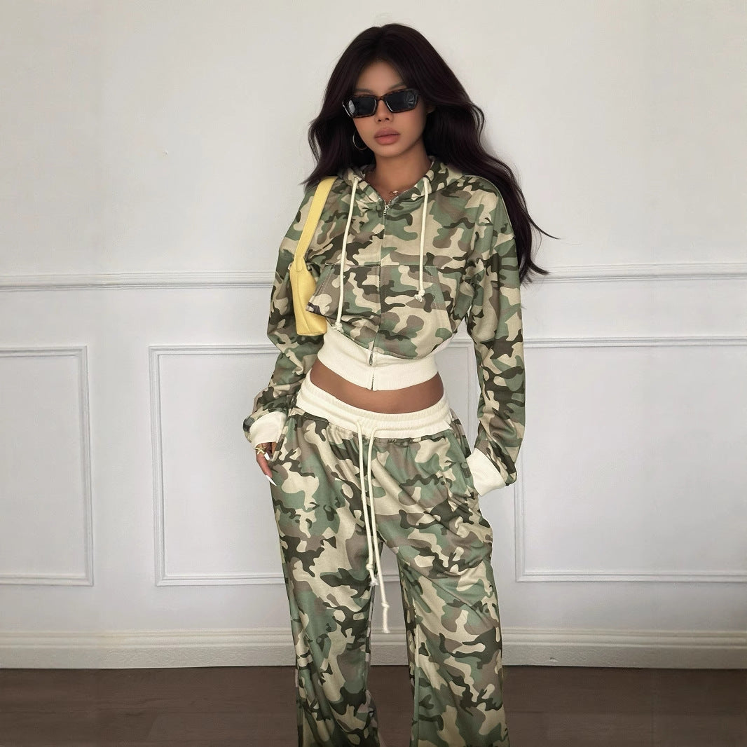 Street Camouflage Two-Piece Set – Hooded Crop Sweatshirt & Straight-Leg Sweatpants