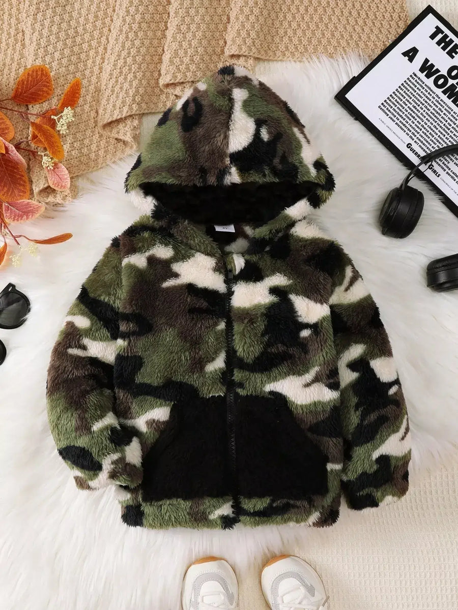 Children's Camouflage Plush Hooded Jacket in soft, thick material with pockets, featuring a stylish camouflage print.