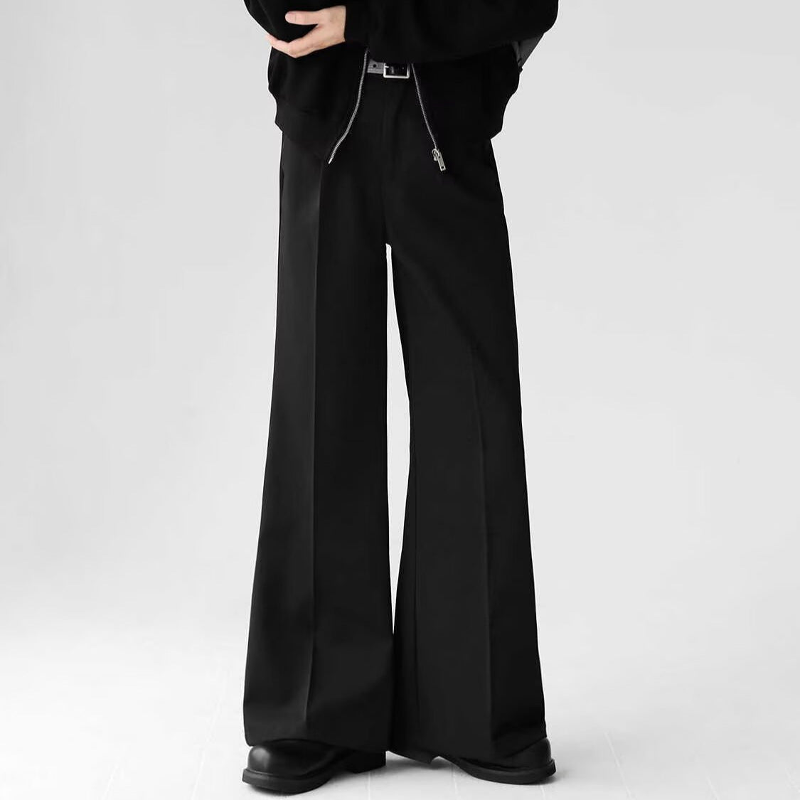 Men’s Casual Drooping-Feel Trousers – Spring Comfort with Streetwise Style