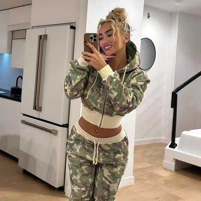 Street Camouflage Print Spliced Hooded Drawstring Short Sweatshirt and Straight Leg Sweatpants Two-Piece Set