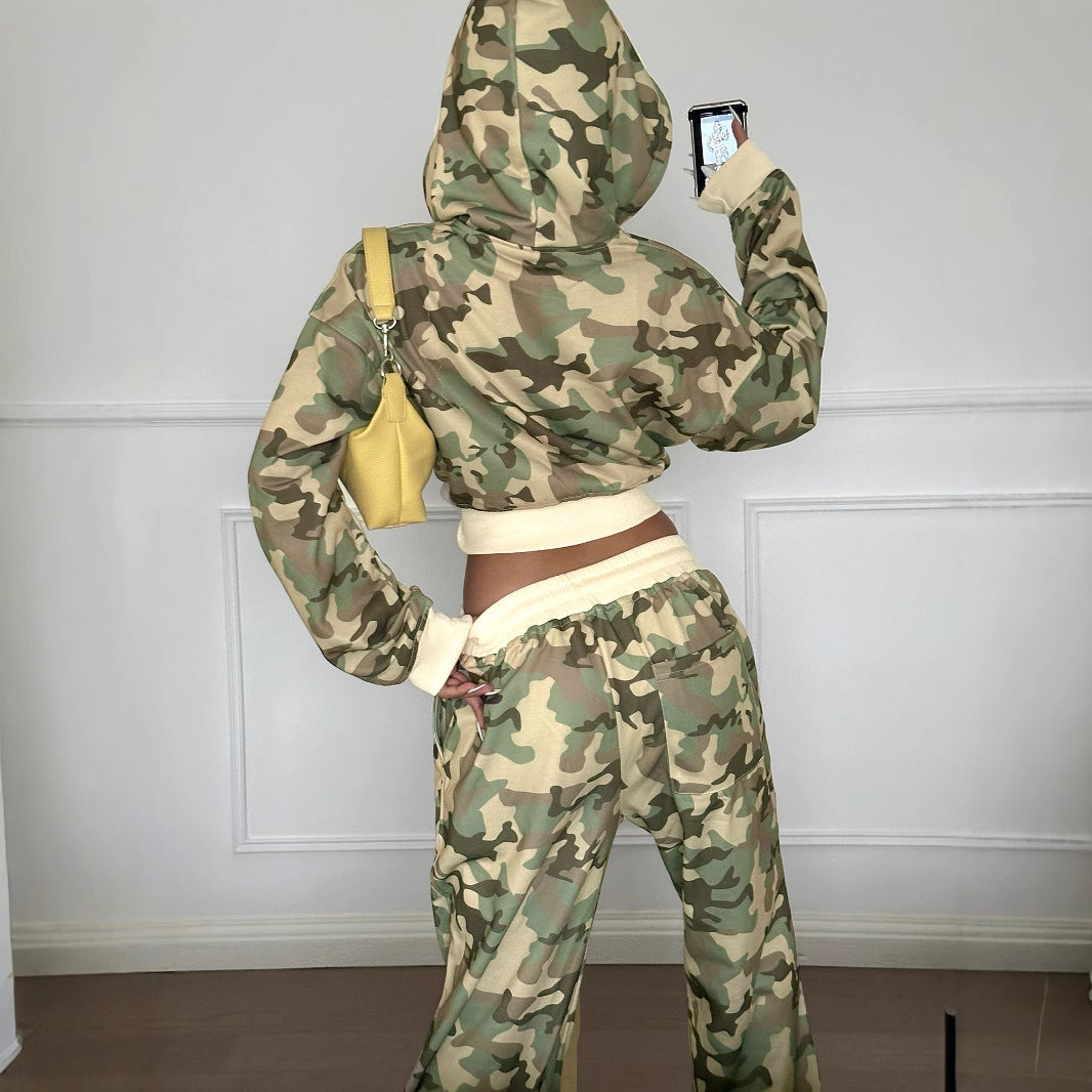 Street Camouflage Two-Piece Set – Hooded Crop Sweatshirt & Straight-Leg Sweatpants
